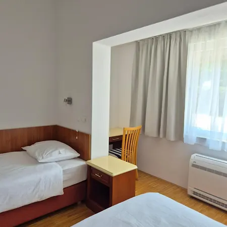 Otel Jelena Brnaze