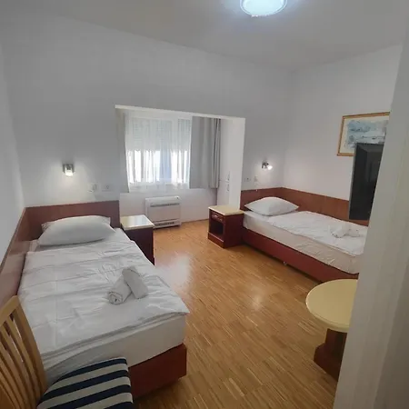 Jelena Otel 3*