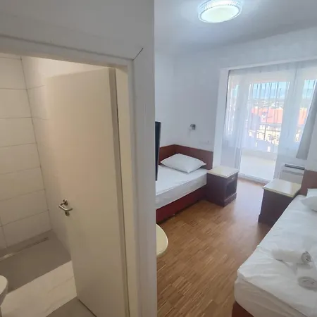 Otel Jelena Brnaze