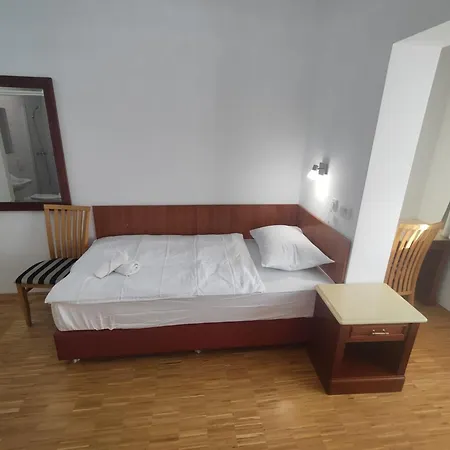 Otel Jelena Brnaze